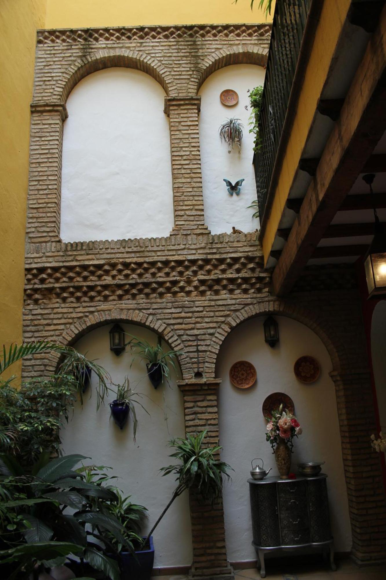 Hostal Lojo Conil De La Frontera Exterior photo