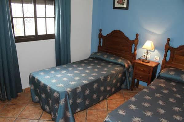 Hostal Lojo Conil De La Frontera Exterior photo