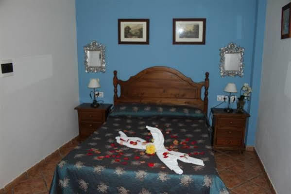 Hostal Lojo Conil De La Frontera Exterior photo