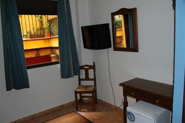 Hostal Lojo Conil De La Frontera Exterior photo